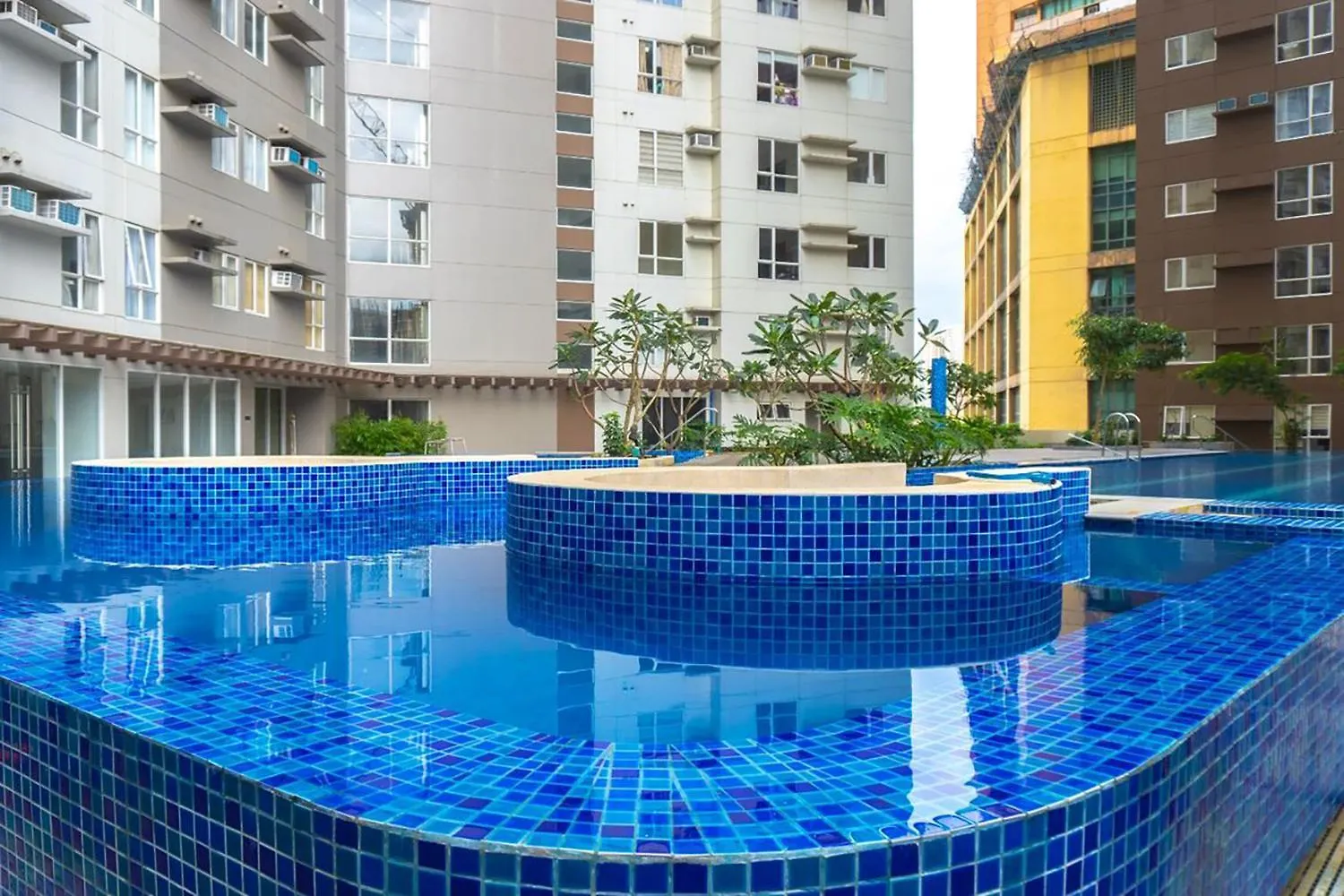 Apartment Cozy Condo Mandaluyong With Wifi & Near Train Station Manila