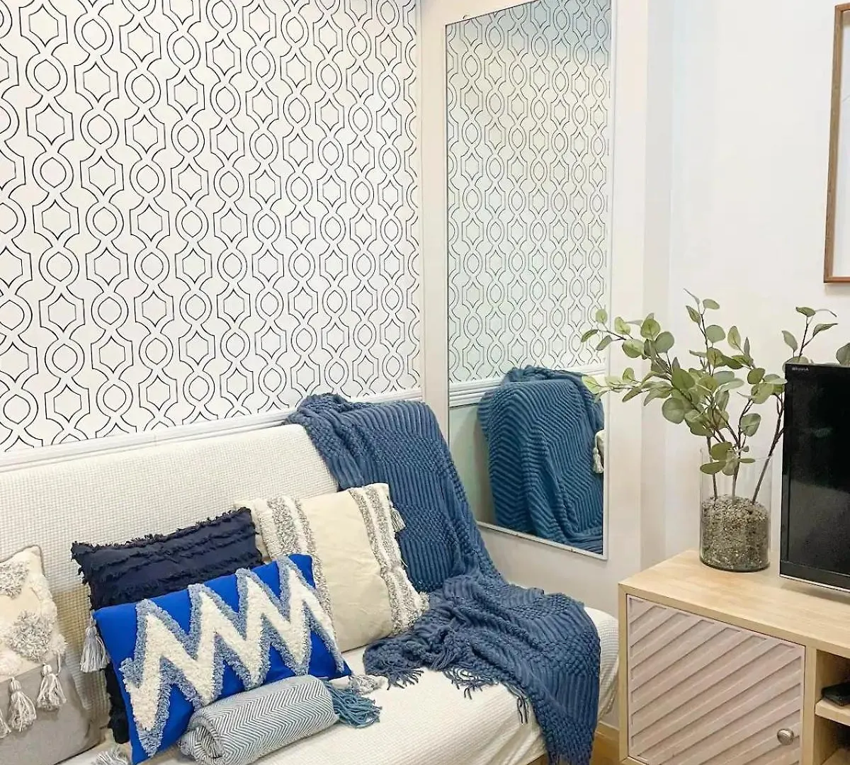 Apartment Cozy Condo Mandaluyong With Wifi & Near Train Station Manila Philippines